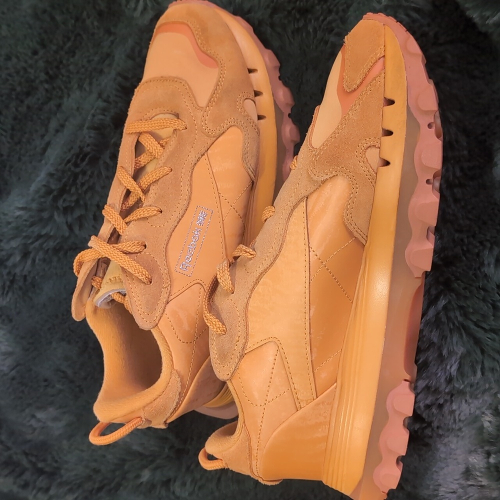 Cardi B X Reebok Vibrant Sneakers/10 - Picture 13 of 13